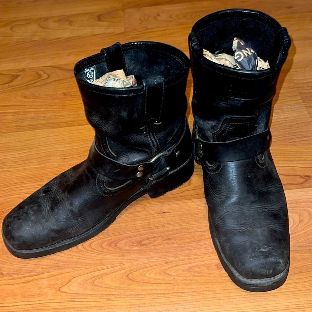 BLACK LEATHER BIKER BOOTS WITH BUCKLE